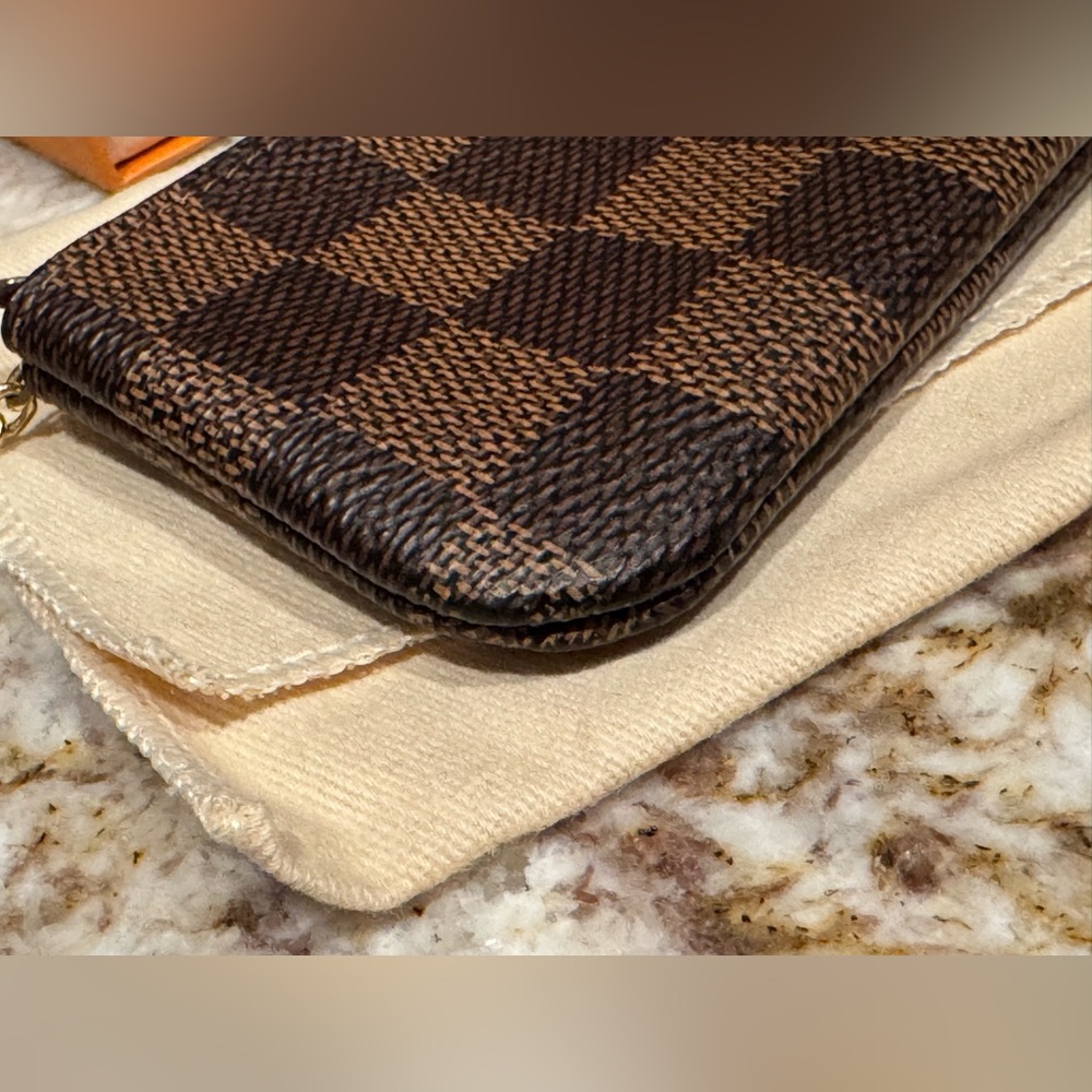 ⭐️ AUTHENTIC LV LOUIS VUITTON KEY POUCH DAMIER EBENE CLES N62658 ⭐️ - Picture 6 of 12